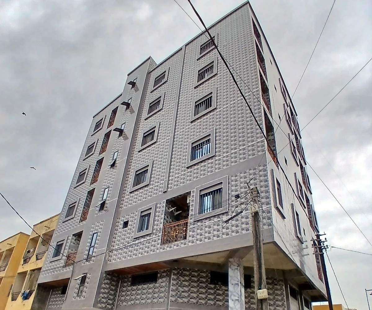 Immeuble à façade carrelée